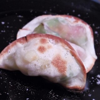 餃子の皮で簡単、アボカドの一口カルツォーネ